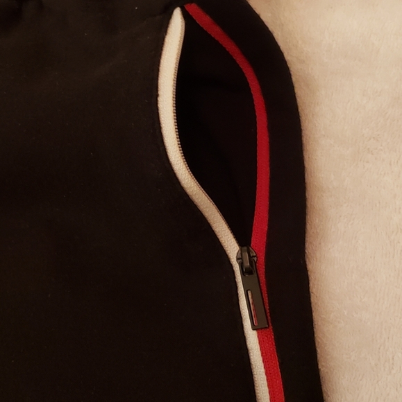 Men's shorts,black/red stripe,size 30,drawstring waist,zipper pockets - Picture 2 of 9